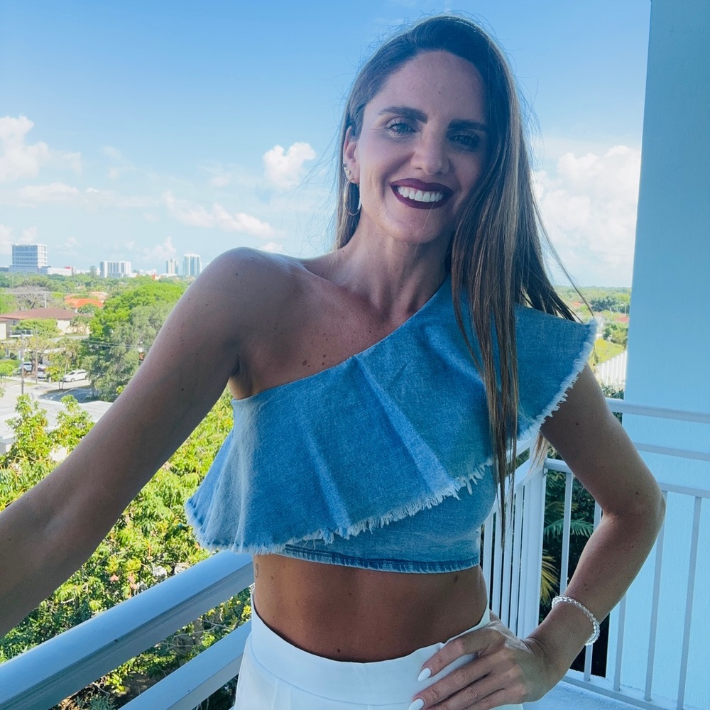 Crop top in light blue denim